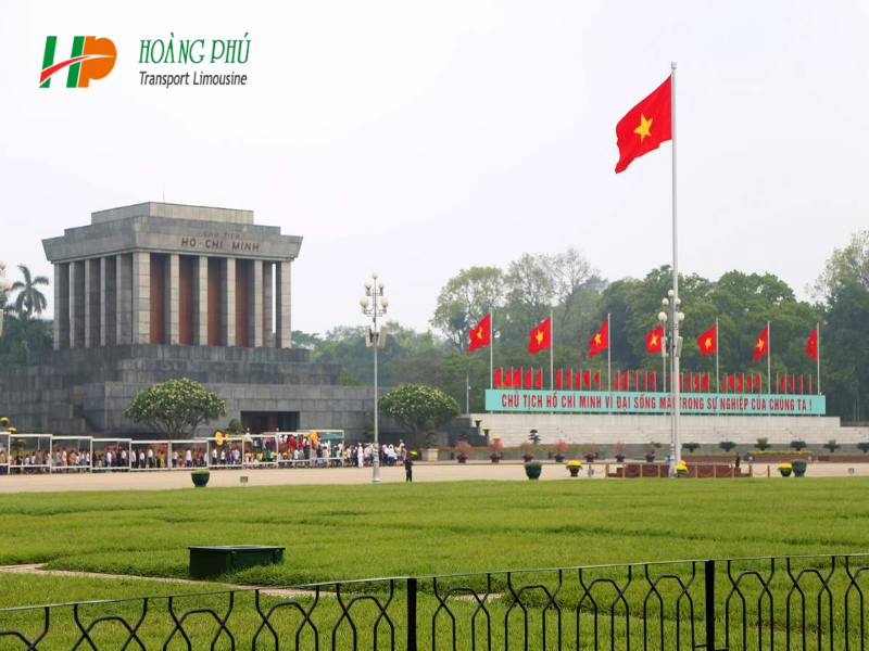 Lăng Chủ tịch Hồ Chí Minh và Quảng trường Ba Đình