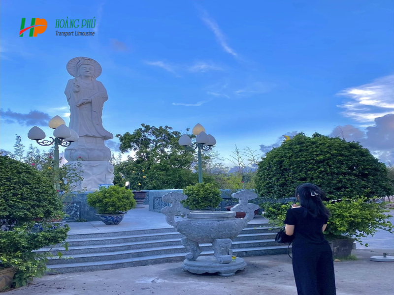 Những trải nghiệm không thể bỏ lỡ khi ghé thăm Chùa Cái Bầu