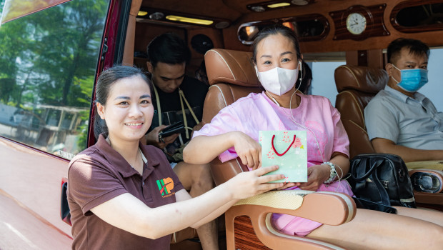 Hoàng Phú Limousine tặng quà tri ân hành khách nhân dịp Tết Trung Thu 2022
