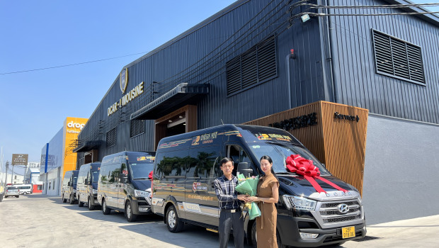 Hoàng Phú Limousine tặng quà tri ân hành khách nhân dịp Tết Trung Thu 2022